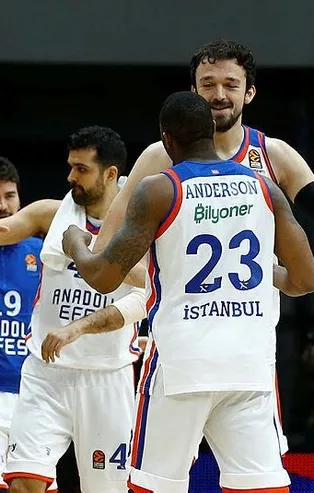 Anadolu Efes durdurulamıyor! CSKA Moskova: 80 - Anadolu Efes: 82 (MAÇ SONUCU)