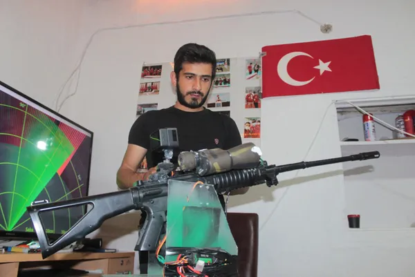 ilkokul-mezunu-genc-uzaktan-kumandali-radar-ve-silah-entegrasyonu-sistemi-tasarladi-1622546339491.jpg İlkokul mezunu genç uzaktan kumandalı radar ve silah entegrasyonu sistemi tasarladı-4
