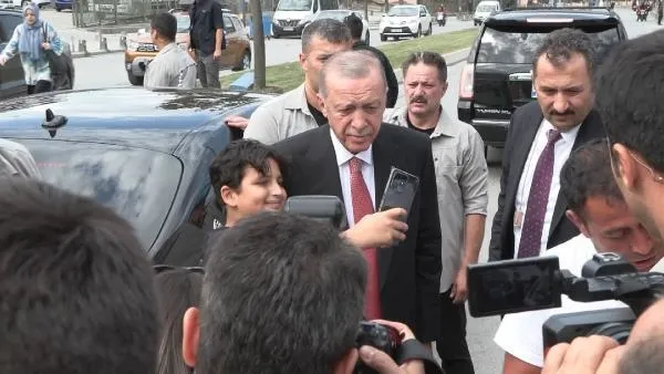 Başkan Erdoğan İstanbul’da! Vatandaşlardan yoğun ilgi: Kısıklı’dan Vahdettin Köşkü’ne 1 saatte gidebildi
