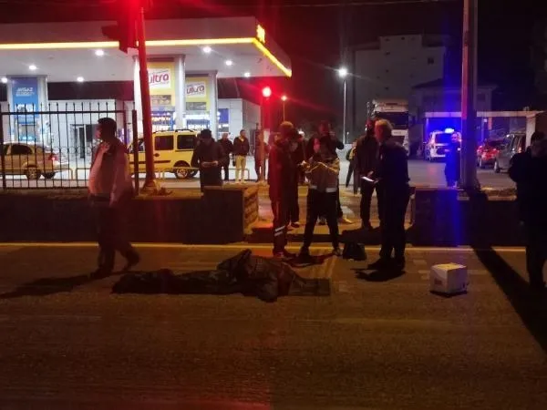 Aydın'dan korkunç son! Yolun karşısına geçerken TIR çarpan kadın hayatını kaybetti-3