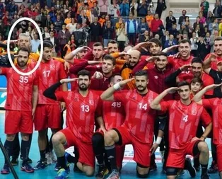 Yunan hazmedemedi! Asker selamı veren Yunus Özmusulun sözleşmesi feshedildi