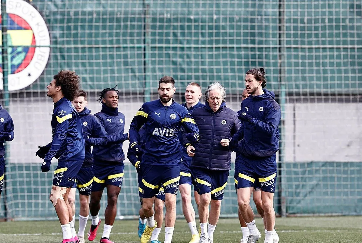 Fenerbahçe Konyaspor maçına hazırlanıyor!