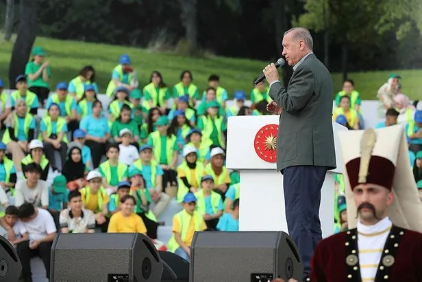 Başkan Erdoğan’ın havadaki elini sıkmaya çalışan Şevval Gökçukur A Haber’e konuştu: "Elini öpüp fotoğrafı vermek isterim!"-2