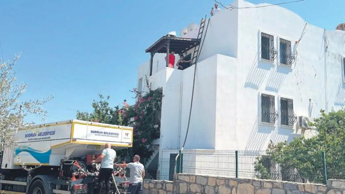 Bodrum susuz kaldı! Yazlıkçılar tankerle su taşıdı... Tatil zehir oldu