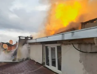 Çatı katı alevlerin içinde kaldı