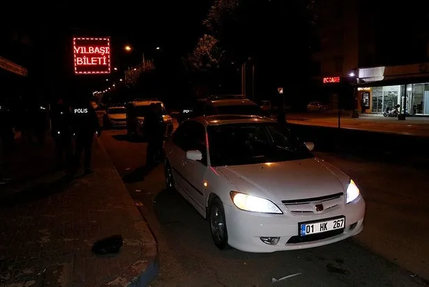 adanada-polisten-kacan-surucu-onu-kesilerek-durduruldu-yasal-sinirin-3-kati-alkollu-cikti-1639359631589.jpeg Adana'da polisten kaçan sürücü önü kesilerek durduruldu! Yasal sınırın 3 katı alkollü çıktı-5