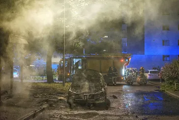 Fransa yangın yeri! Dünya basını Macron'u hedef tahtasına koydu: İmaj bozuldu Macron ezildi