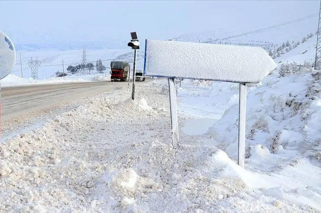 HAVA DURUMU | Meteorolojiden o bölgelere kuvvetli fırtına ve kar uyarısı | 6 Kasım İstanbul'da hava nasıl olacak?