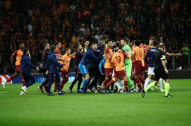 Fenerbahçe'den Galatasaray maçındaki olaylarla ilgili flaş paylaşım