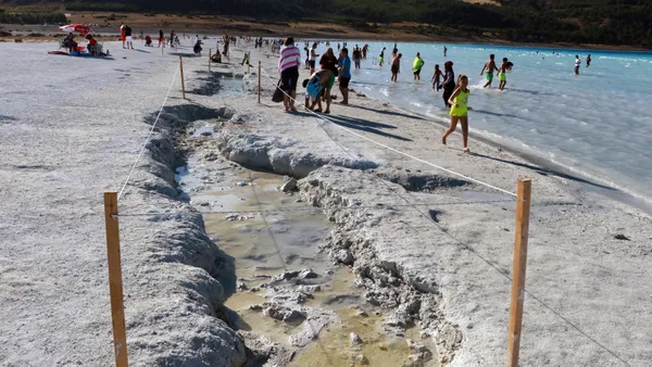 salda-golu-kendisini-yenilemeye-basladi-camur-cukurlari-kapaniyor-1617621205549.jpg Salda Gölü kendisini yenilemeye başladı! Çamur çukurları kapanıyor-5