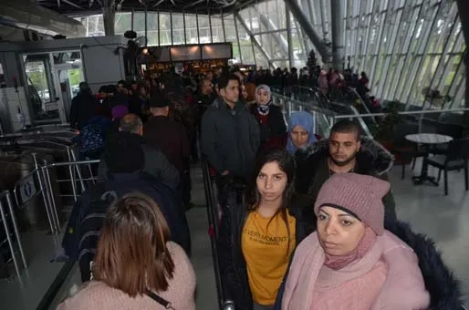 Bursa Uludağ'da binlerce kişi kuyruğa girdi-3