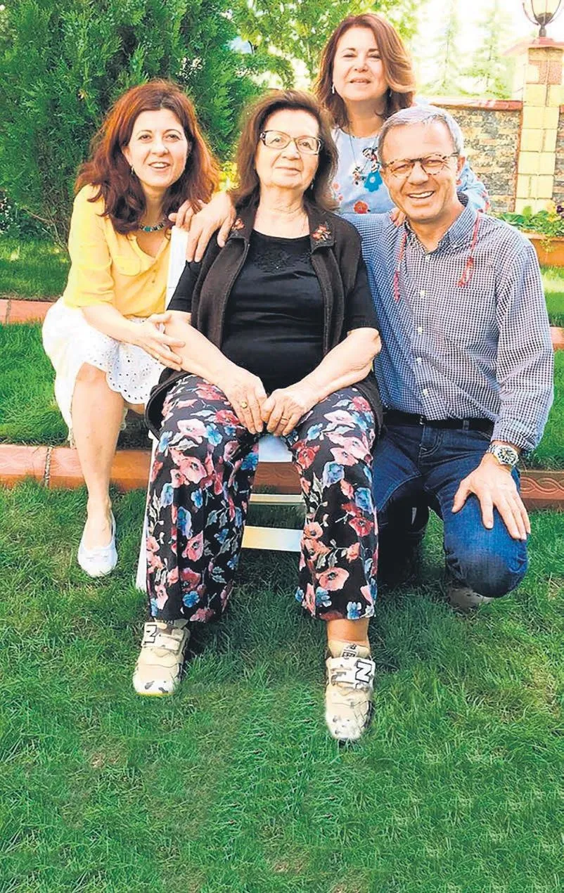 Prof. Dr. Feriha Öz'ün oğlu sevincini dile getirdi: Keşke annem de görseydi