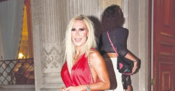 Sahneye değil davete