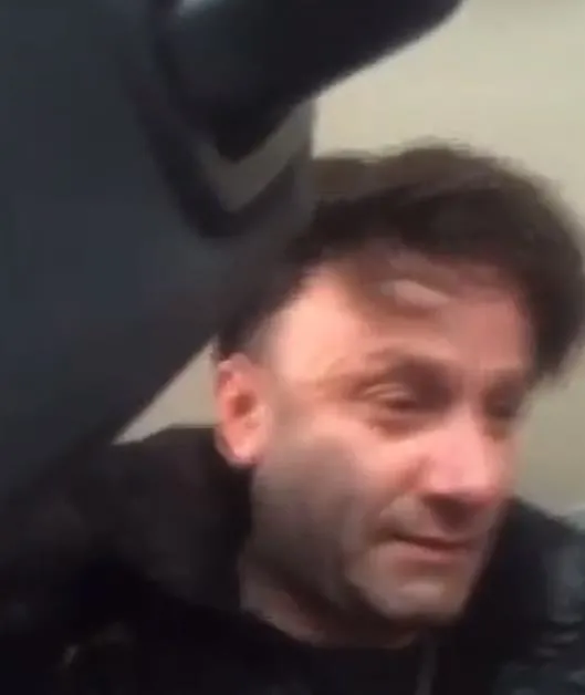 canli-yayinda-gosterdi-kuzey-marmara-otoyolunda-bir-kisi-tir-soforunu-rehin-aldi-ikna-cabalari-suruyor-1703341371005.jpeg 'Cinayetleri biliyorum' dedi Kuzey Marmara Otoyolu'nda TIR şoförünü rehin aldı! İçişleri Bakanı Ali Yerlikaya ile görüşen şahıs teslim oldu-3