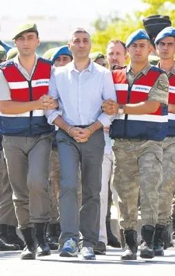 Herkes salağa yatıyor