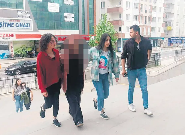 hatice-yusuf-tekeli-ciftinin-yurekleri-isitan-hikayesi-1653253664527.jpg Hatice-Yusuf Tekeli çiftinin yürekleri ısıtan hikayesi!-11