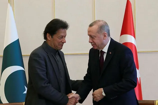 Başkan Erdoğan, Cenevre'de Pakistan Başbakanı Khan ile görüştü