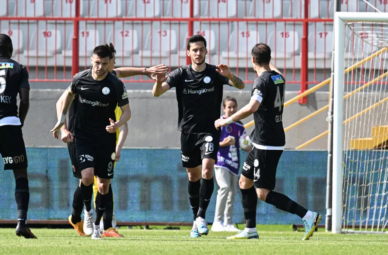 Süper Lig'in golcüsü Fenerbahçe'ye! Resmi teklif yapıldı - 8