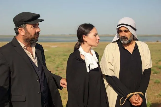 bir-zamanlar-cukurovaya-kerem-alisik-damga-vurdu-1655297122987.jpg Finalde Demir Yaman ve Fekeli sürprizi! Bir Zamanlar Çukurova'ya Kerem Alışık ile Murat Ünalmış damga vurdu! Züleyha'nın ağzı kulaklarında-6