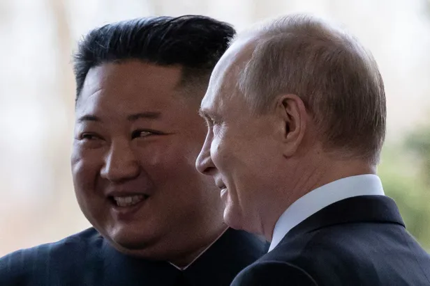 abdnin-yaptirim-tehdidine-ragmen-yesil-tren-rusyada-kim-jong-un-putin-ile-gorusuyor-1694504321482.jpg Dünya bu görüşmeyi canlı izliyor! Kim Jong-Un’un yeşil treni Rusya’da: Putin ile kritik toplantı için geri sayım başladı-6