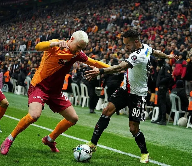 galatasaray-besiktas-darbesinde-gulen-taraf-aslan-2-1-mac-sonucu-1647285019278.jpeg Galatasaray sahasında Beşiktaş'ı Kerem'in golleriyle 2-1 mağlup etti!-6