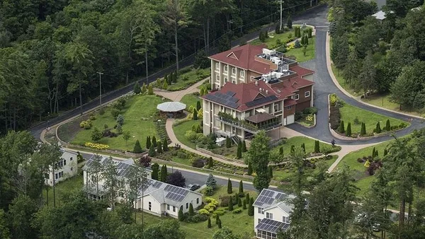 fetonun-pensilvanyadaki-kampinda-igrenc-olay-elebasi-fetonun-artiklarini-yediler-1619601222522.jpg FETÖ'nün Pensilvanya'daki kampında iğrenç olay: Elebaşı FETO'nun artıklarını yediler-2