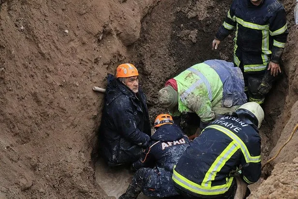 Kayseri'de korku dolu anlar: Toprağın altında ayağı sıkışan işçi 3 saat sonra kurtarıldı-3