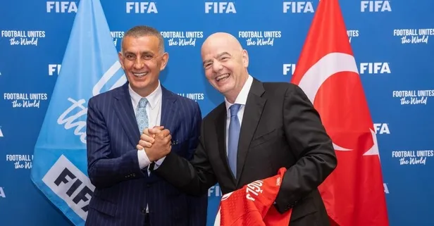 TFF Başkanı İbrahim Hacıosmanoğlu, Paris'te FIFA Başkanı Infantino ile bir araya geldi