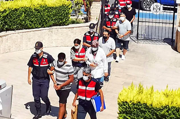 Jandarma ve MİT'ten FETÖ operasyonu! Motor yatla kaçmak isterken yakalandılar