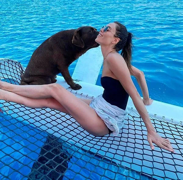 cansu-dere-kazancini-sanat-eserlerine-yatirdi-5-milyon-tlyi-gozden-cikardi-1659042066223.jpeg Cansu Dere kazancını oraya yatırdı! 5 milyon TL'yi gözden çıkardı - 2