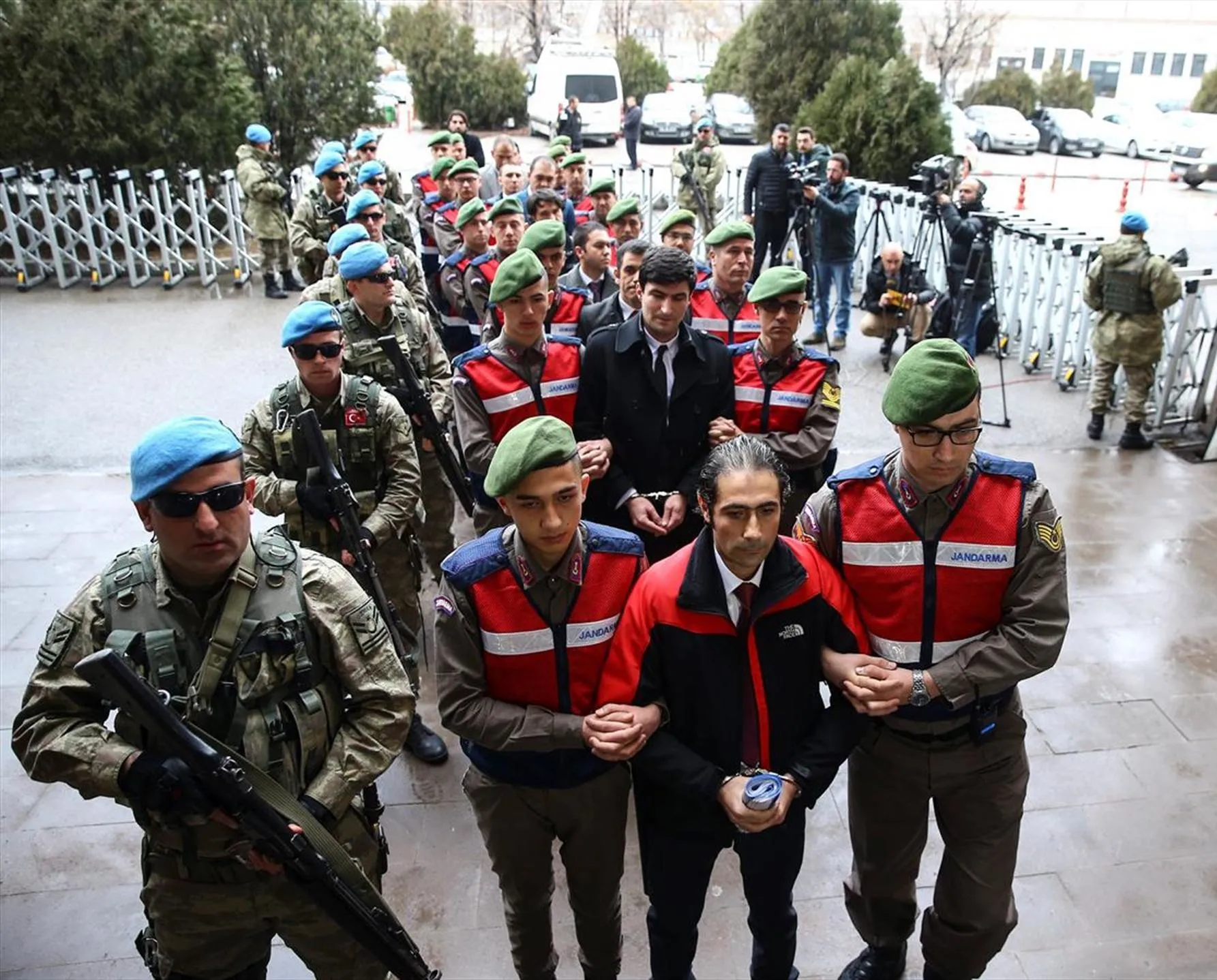 Mahkemeyi karıştıran olay: Kahraman ilan ettiler