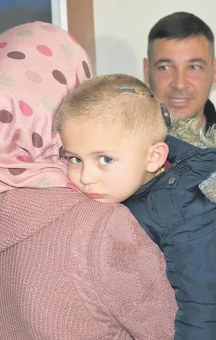 Biyonik kulak sayesinde annesinin sesini ilk kez duyan 3 yaşındaki Aslan gözyaşlarına boğuldu | Yaşam haberleri
