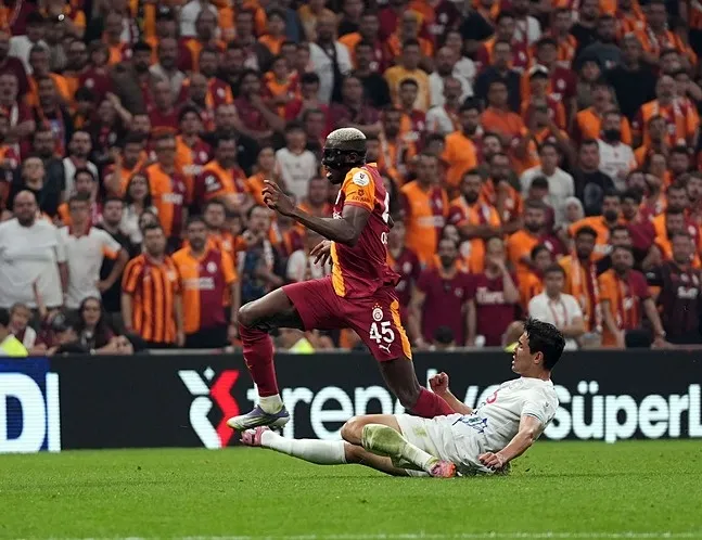 Osimhen: Büyük teklifler aldım