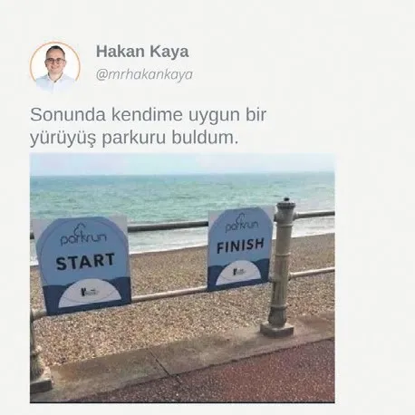 Toplu taşımada camdan dışarı bakan filozof