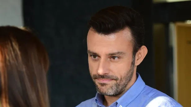 ne-yaptiysalar-olmadi-defteri-durulecek-show-tvden-burcin-terzioglu-salih-bademcili-dizi-hakkinda-flas-karar-1637137329201.jpg Show TV'den Burçin Terzioğlu Salih Bademci'li dizi hakkında flaş karar! Ne yaptıysalar olmadı defteri dürülecek!-7