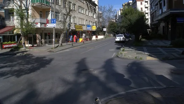 istanbul-kadikoyde-trafikte-levyeli-kamerada-1619247689676.jpg