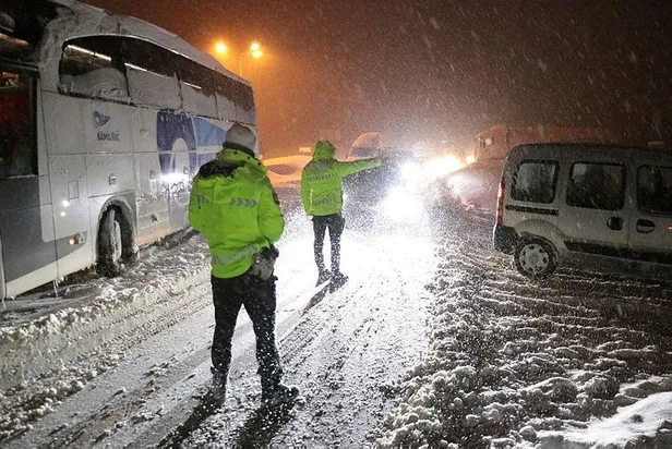 SON DAKİKA: İstanbul-Ankara arasındaki D-100 Devlet Yolu ve TEM Otoyolu tüm araçlar için trafiğe açıldı-7