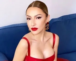 Hadisenin kırmızı göğüs dekolteli elbisesinin fiyatı dudak uçuklattı! Olay olan elbise bakın ne kadarmış