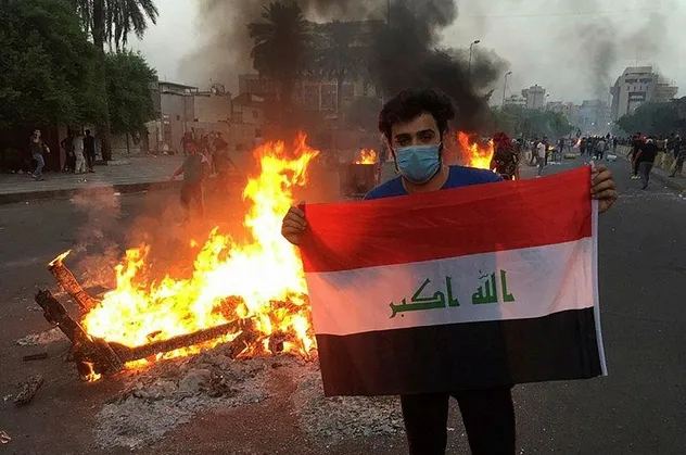 Irak'ta olaylar büyüdü! Ölü sayısı artıyor! 4 kentte sokağa çıkma yasağı...