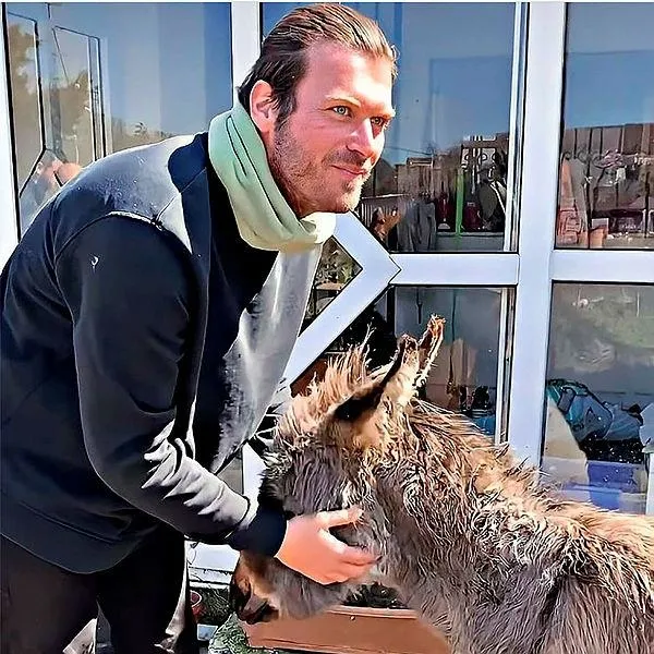 Kıvanç Tatlıtuğ, kalitesinden ödün vermiyor: Sevan Bıçakçı'dan eşi ve kendisi için 250 bin TL'lik aksesuar siparişi-1