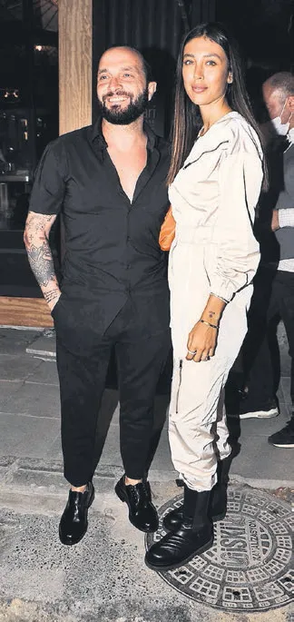 Berkay'ın eşi Özlem Ada Şahin şık tulumuyla dikkat çekti