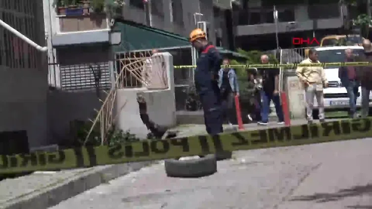 Son dakika: Avcılar'da kaldırım çöktü! Bir bina boşaltıldı