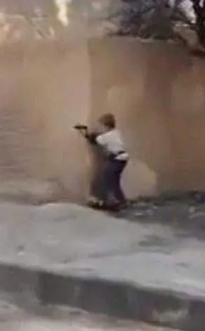 IŞİD çocuklara savaş eğitimi veriyor