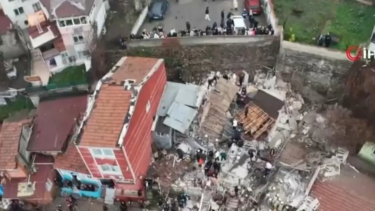Son dakika: İstanbul Fatih'te yan yana olan 2 bina çöktü! Çok sayıda ekip bölgeye sevk edildi