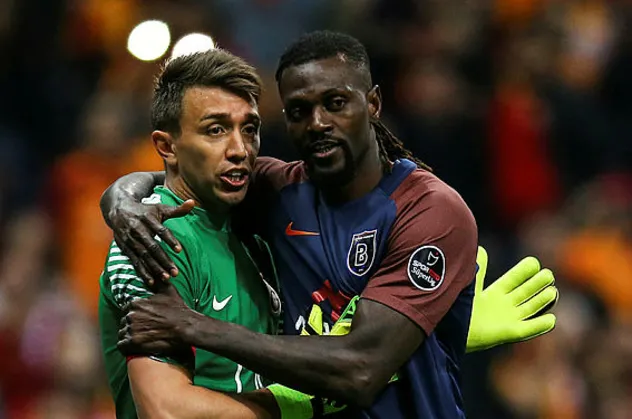 Başakşehirli Adebayor'dan kötü haber