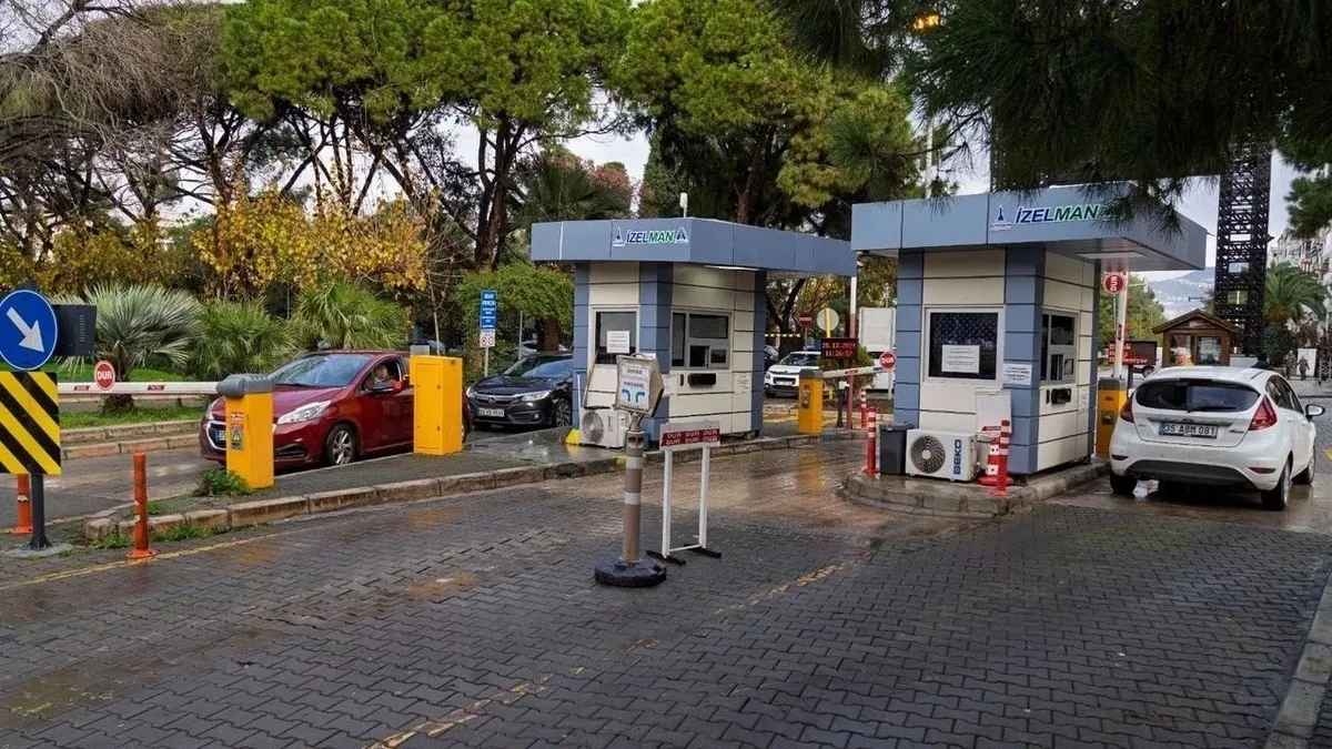 İzmir'de otopark isyanı! CHP'li belediye zam yaptı sokaklar doldu trafik çilesi arttı