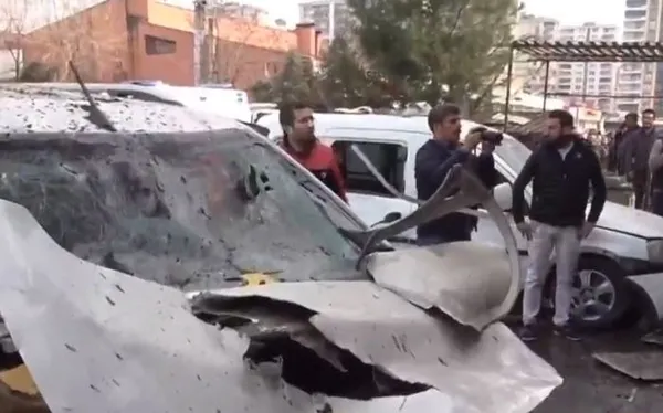son-dakika-diyarbakirda-sanayi-sitesinde-buyuk-patlama-1648104166448.jpeg Son dakika: Diyarbakır'da sanayi sitesinde büyük patlama: 15 yaralı! İşte patlama anı-5