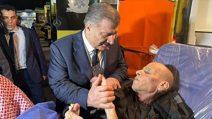 turkiye-gazzenin-yaninda-saglik-bakani-fahrettin-koca-duyurdu-292-gazzeli-tedavi-icin-yurda-getirildi-1704024912638.jpeg Türkiye Gazze'nin yanında! Sağlık Bakanı Fahrettin Koca duyurdu: 292 Gazzeli tedavi için yurda getirildi-4