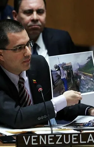 Venezuela'ya gelen 'insani yardım' kamyonundan bakın ne çıktı!