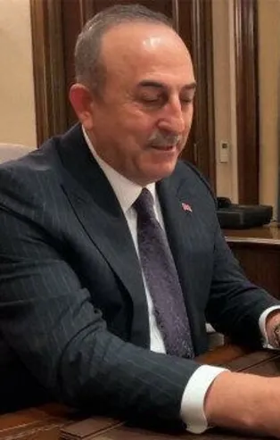 Dışişleri Bakanı Mevlüt Çavuşoğlu'ndan İsveçli profesörün ırkçılığına maruz kalan öğrenciye telefon